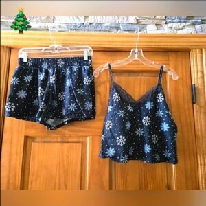 Colsie Snowflake theme Pajama Set Size S